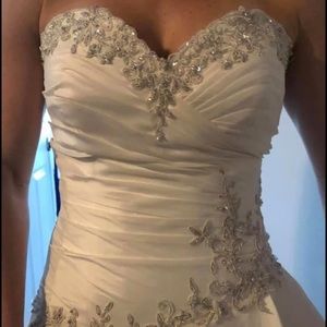 Amazing detailed Wedding Dress NWT